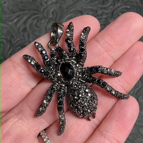 Black Rhinestone Tarantula Spider Pendant Ornament Halloween Jewelry - Picture 3 of 7